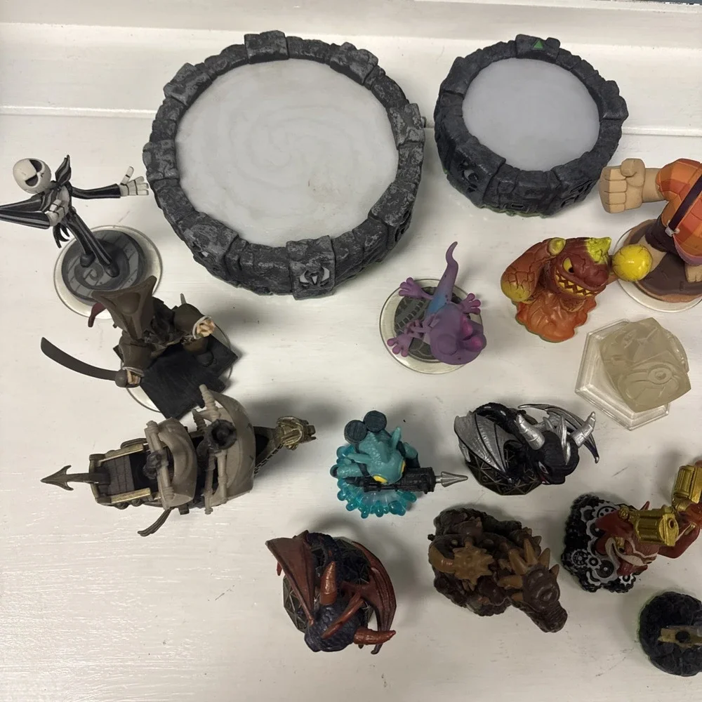 Activision SKYLANDERS‎ + Disney Infinity huge 17 Pc Figures lot + 2 portals